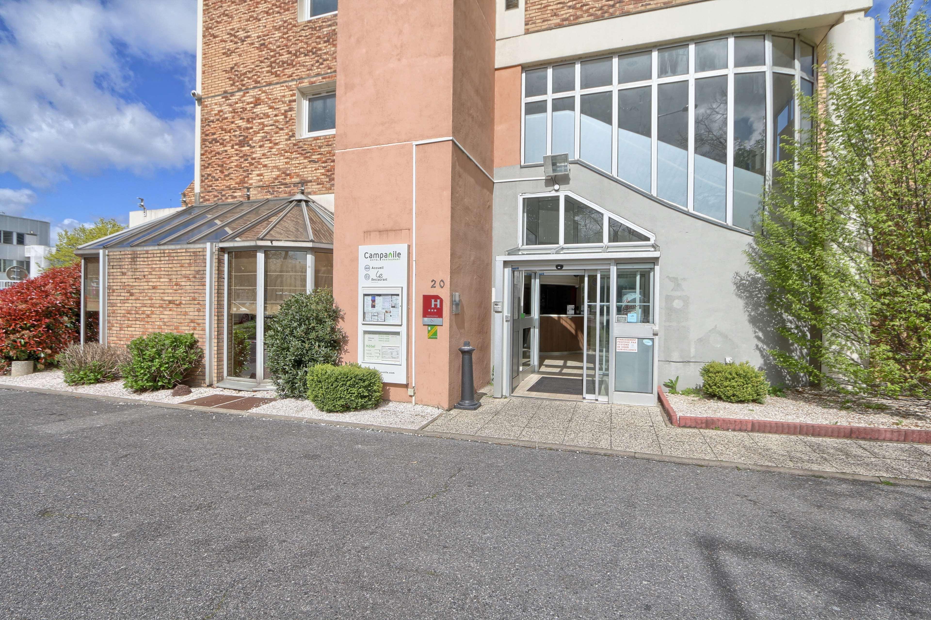 Campanile Paris Ouest - Nanterre - La Defense Hotel Exterior photo