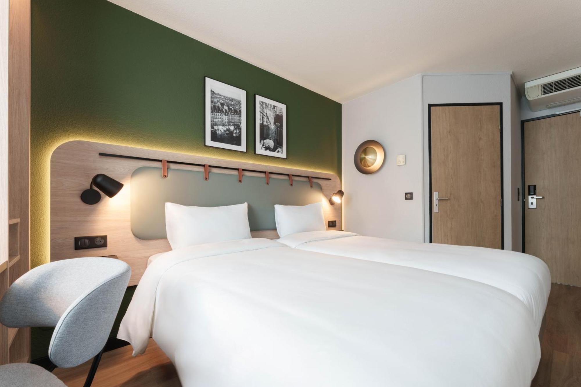 Campanile Paris Ouest - Nanterre - La Defense Hotel Exterior photo