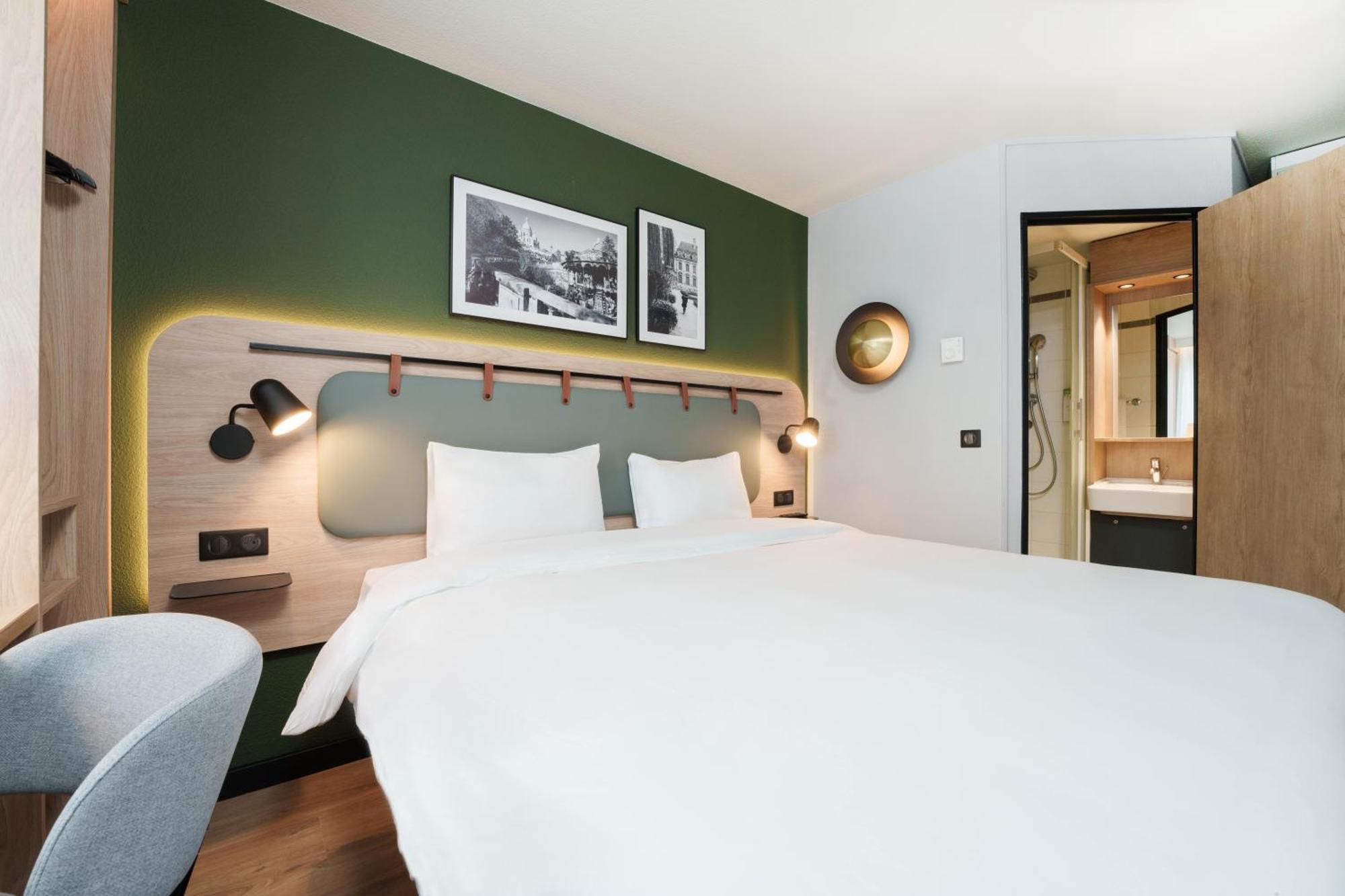 Campanile Paris Ouest - Nanterre - La Defense Hotel Exterior photo