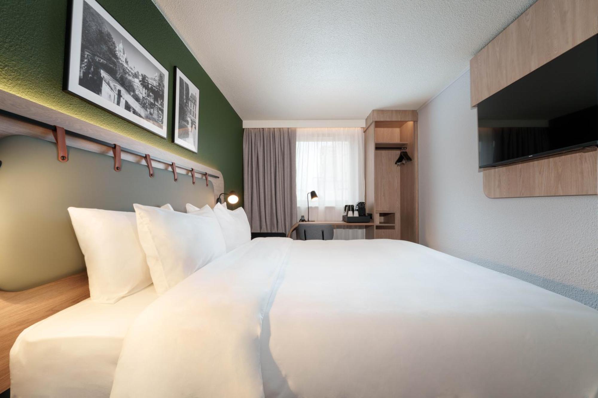 Campanile Paris Ouest - Nanterre - La Defense Hotel Exterior photo