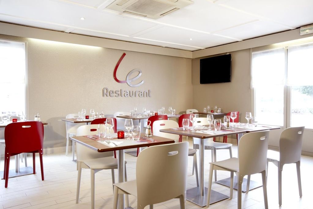 Campanile Paris Ouest - Nanterre - La Defense Hotel Exterior photo